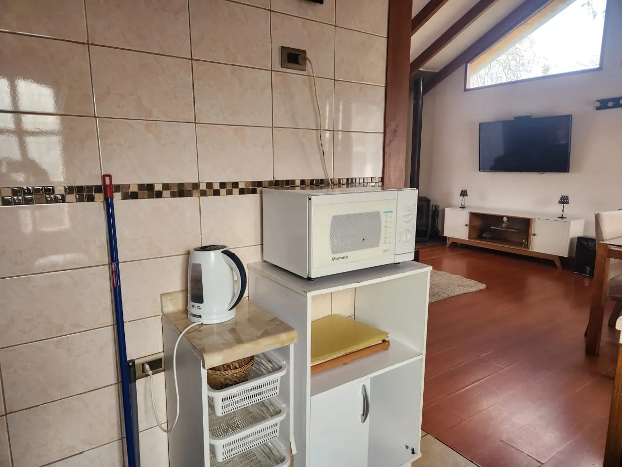 cocina equipada en cabaña para 8 persona en pucon