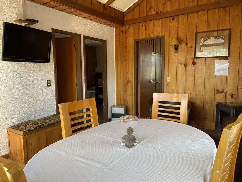comedor de cabaña pra 5 personas en pucon