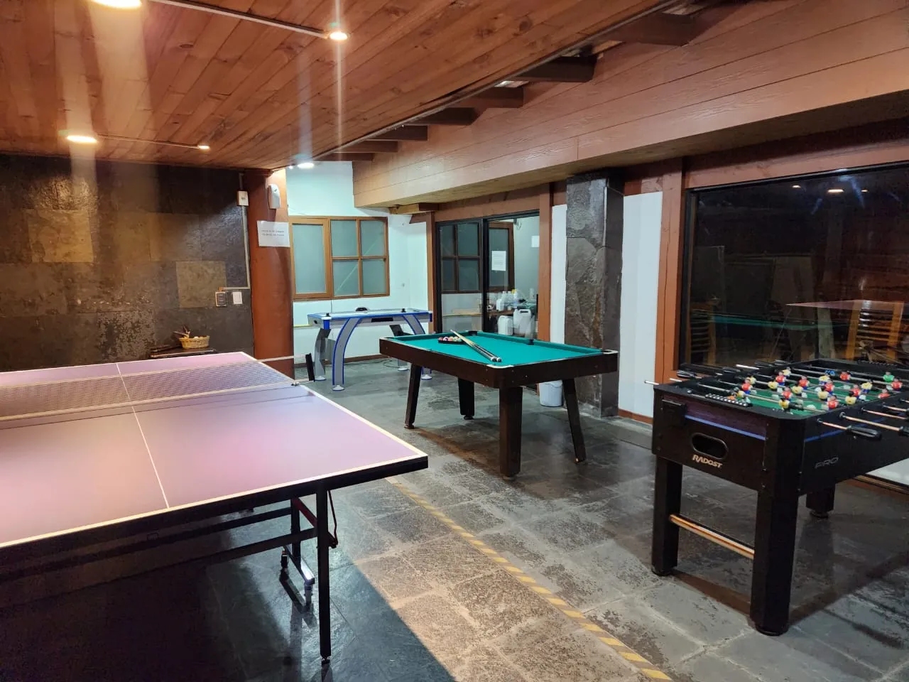 salon de juego en hotel y cabanas kernayel