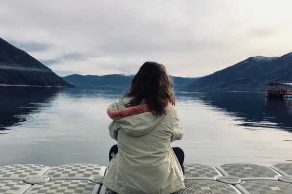 lago caburgua en el muelle flotante